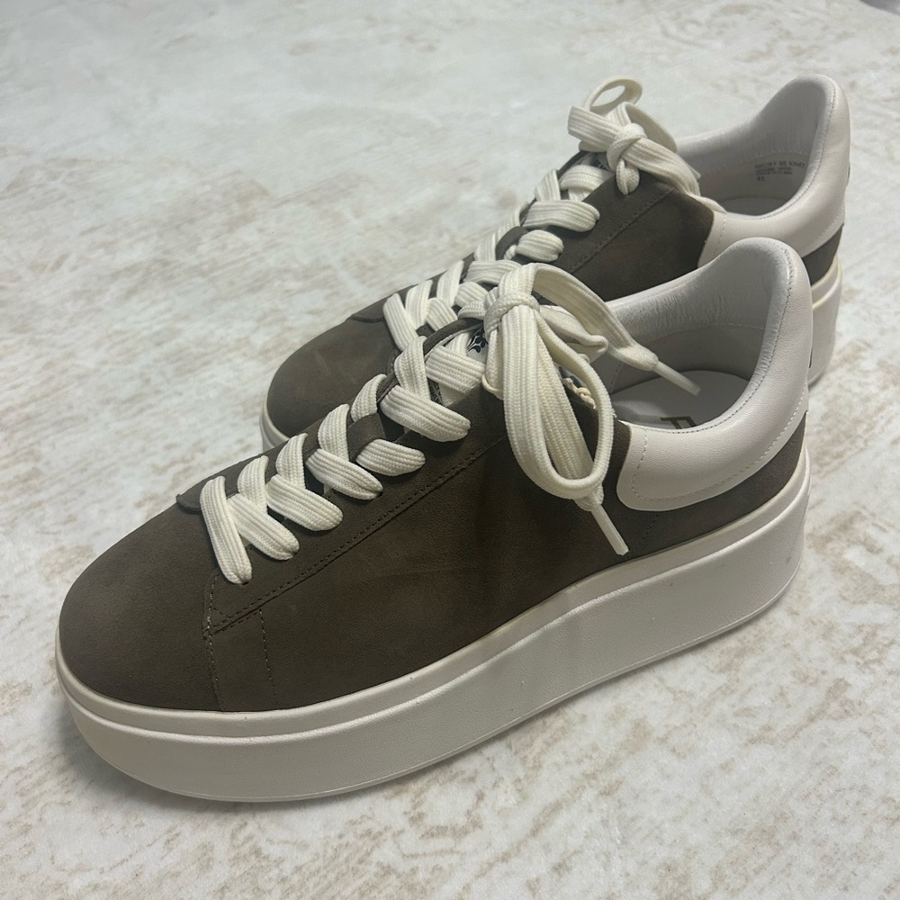 Women’s Platform Sneaker in Olive Green and Cream